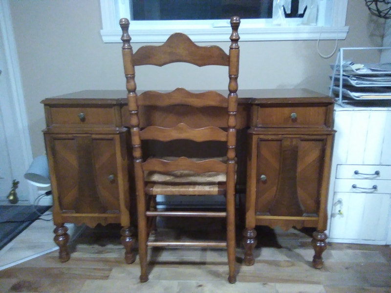 Pupitre ou bureau en vrai bois Bureaux Sherbrooke Kijiji