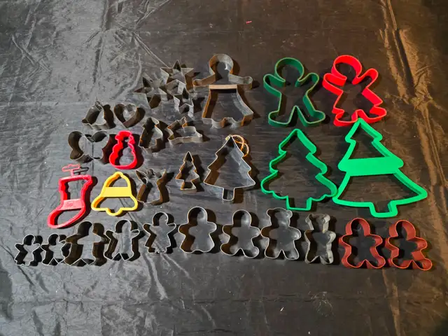 Set of Approx 30 Assorted Christmas Cookie Cutters