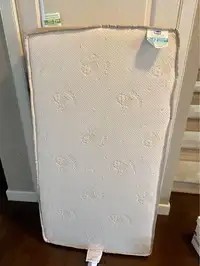 Organic crib mattress Like new and Mint condition
