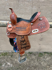 Barrel saddle 