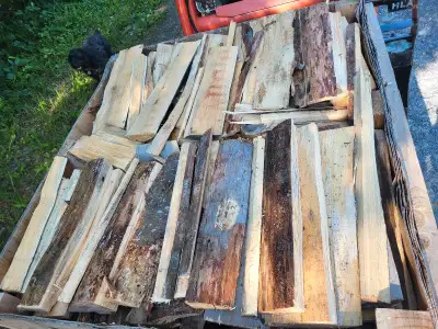 Pine slab camp fire wood cut a year ago Cut to approximate 2ft long. The price is for box contents....