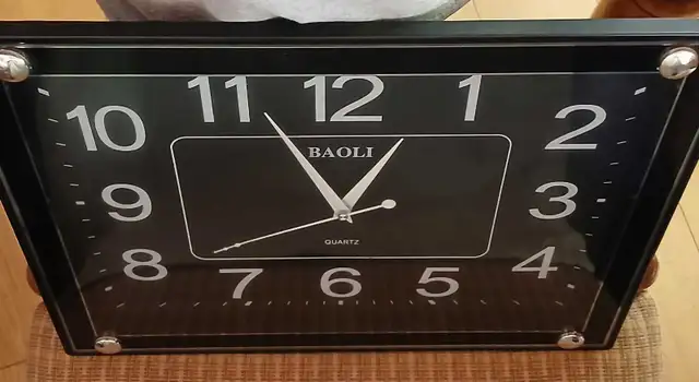 Large quartz Wall Clock in Home Décor & Accents in Ottawa - Image 3