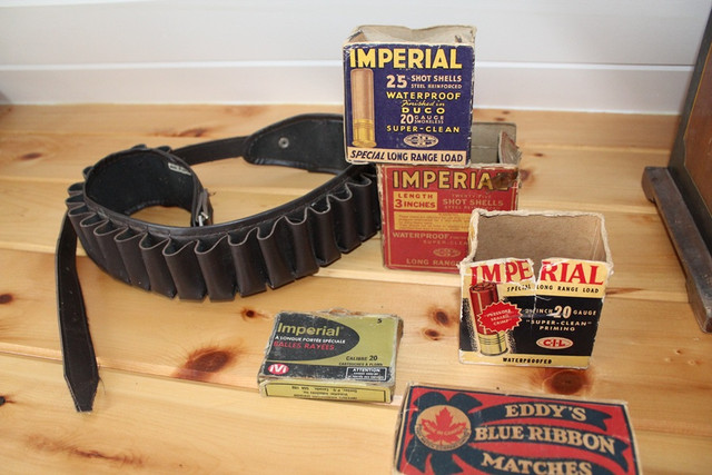 Old Hunting Stuff - Empty Shotgun Boxes and Belt in Arts & Collectibles in Summerside - Image 2