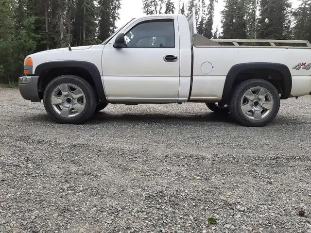 2006 GMC SHORT BOX V6 4X4 