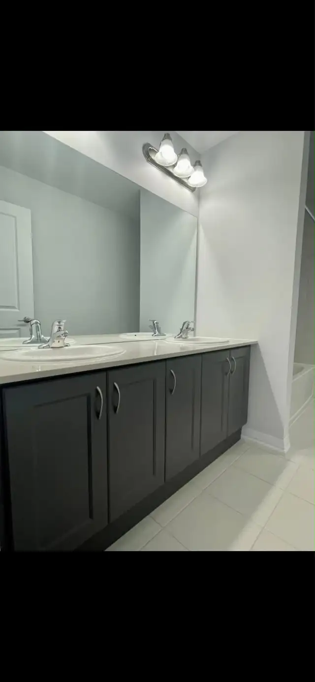 Spacious & Bright 4 BD / 2.5 BA Home in Prime Woodstock in Long Term Rentals in Woodstock - Image 4