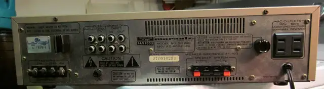 Vintage Marantz SR 220 stereo receiver amplifier in Arts & Collectibles in Guelph - Image 5