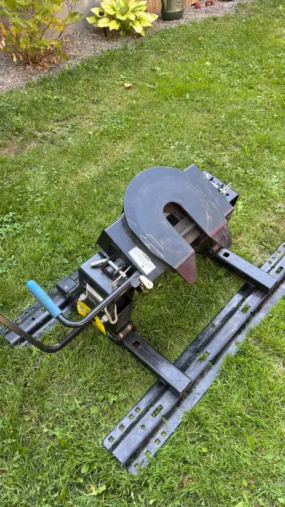 This pre-owned Reese Fifth Wheel Hitch is built for reliable towing and is ready to get you back on...