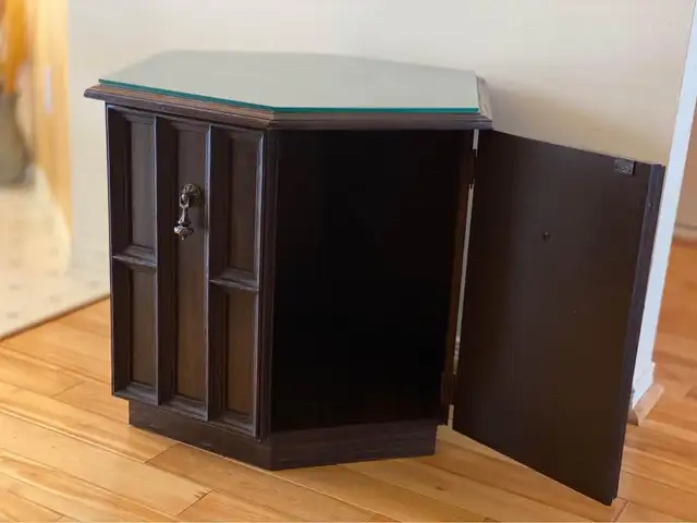Meuble d'appoint/rangement avec vitre protectrice in Home Décor & Accents in West Island - Image 3