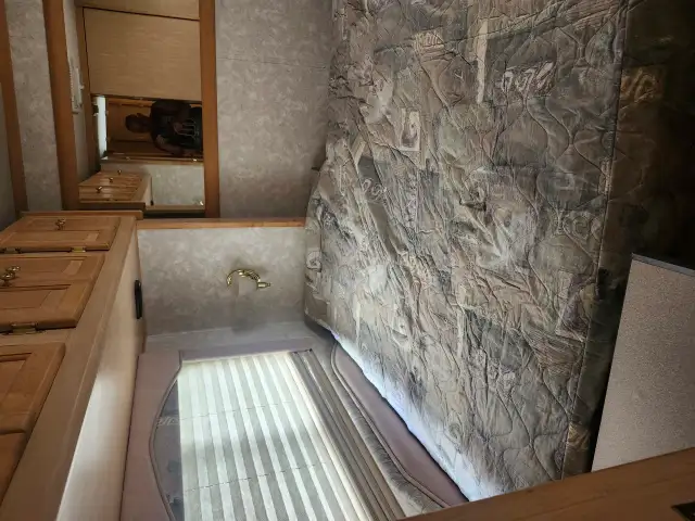 Tiffin Motorhome in RVs & Motorhomes in Nelson - Image 8