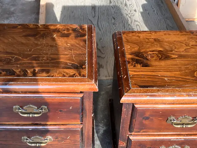 Two side tables63826839113475121