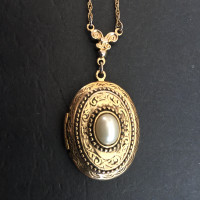 Vintage Gold-Tone Locket Necklace from Designer 1928