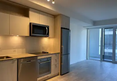 One-bedroom with own bathroom ---60 Princess St. ( Front/Church)