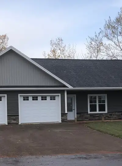 Beautiful middle unit of 4plex available Jan 1, 2026 (option to move in sooner), in quiet building,...