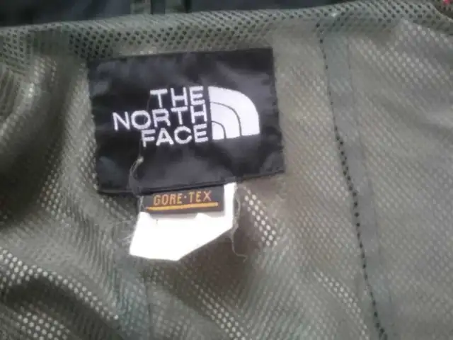 North face goretex jacket in Men's in Laval / North Shore - Image 4