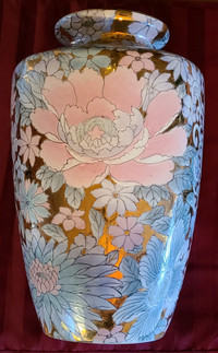 Beautiful Chinese porcelain vase