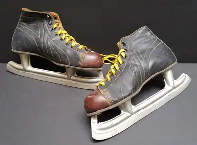 Women’s vintage Daoust black leather skates – Size 8, View more