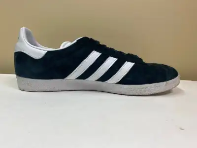 ADIDAS MEN’S GAZELLE BLACK/WHITE/GOLD SHOES SIZE 11, View more