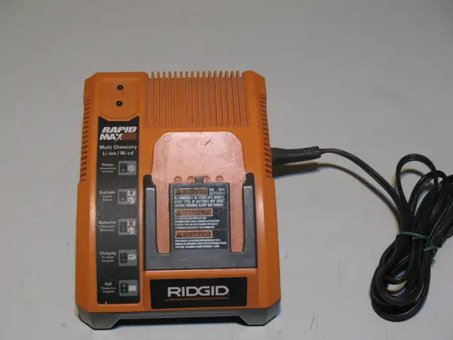Makita, DeWalt, and Ridgid 18 Volt Battery Chargers, LIKE NEW in Power Tools in City of Toronto - Image 3