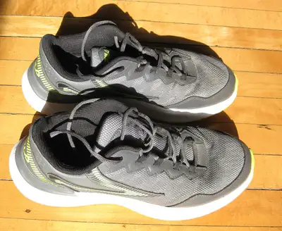 Men's FILA running shoes - Size 10, View more