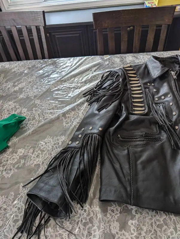 Ladies leather jacket, perfect for riders 3 XL in Women's - Tops & Outerwear in Sarnia - Image 4