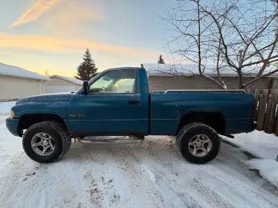 2001 dodge 1500 reg cab 4x4 sport automatic Tranny was rebuilt about 7000km ago tires were put on th...