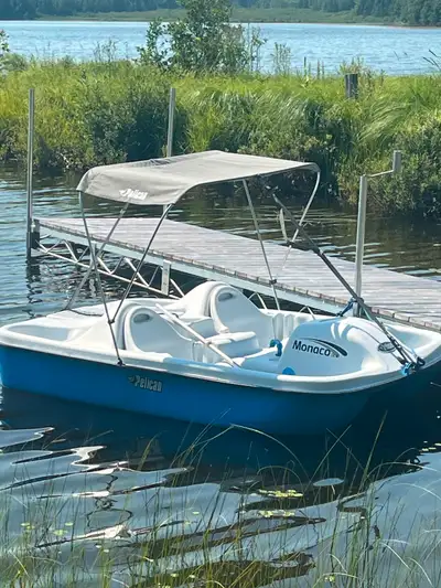 purchased last year and only used a couple of times. seats 4 but backs seats are small. asking 550.0...