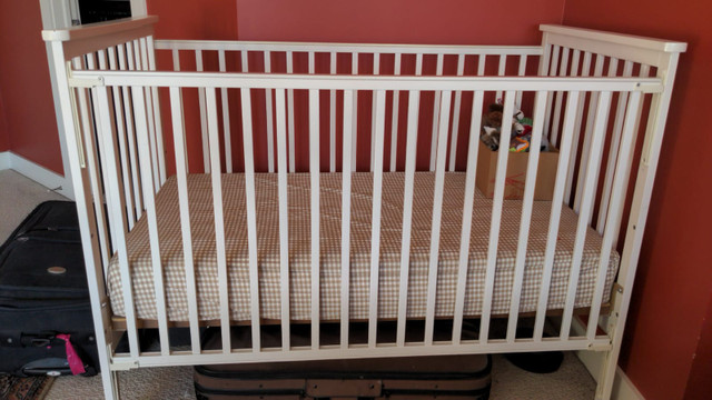 Storkcraft Crib, mattress and mattress cover in Cribs in Edmonton