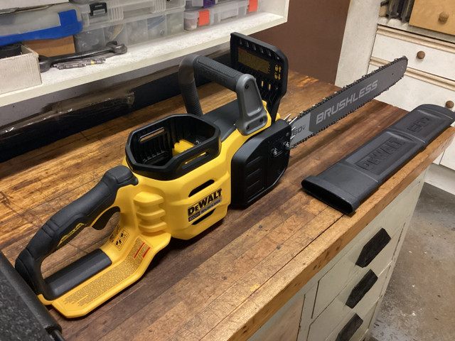 DEWALT 60v MAX BRUSHLESS FLEXVOLT 20” CHAINSAW / CASE in Power Tools in Barrie - Image 4