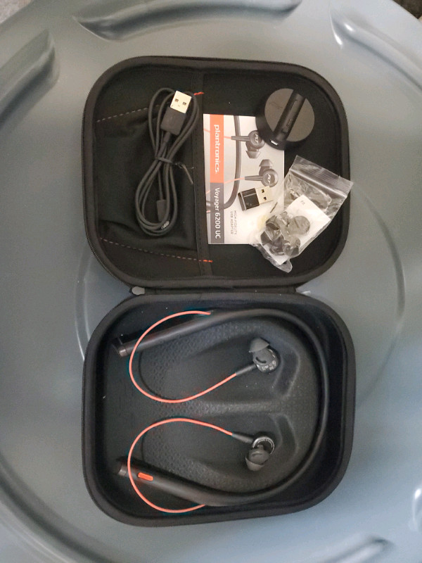 Plantronics Voyager 6200 UC (208748-101) New dans Écouteurs  à Ville de Montréal - Image 4