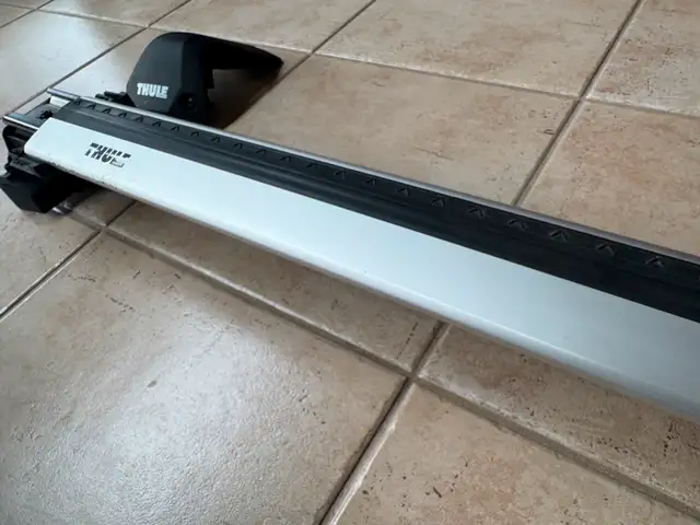 Thule Crossbars in Other Parts & Accessories in Mississauga / Peel Region - Image 3