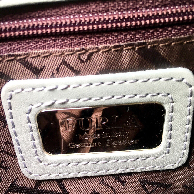 PRIX RÉVISÉ Authentic Furla Handbag Small Sz dans Femmes - Sacs et portefeuilles  à Ville de Montréal - Image 4