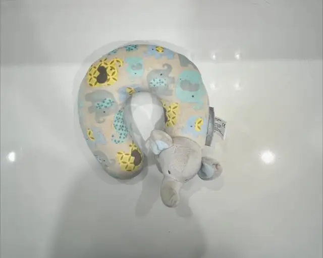 neck pillow in Other in Vancouver - Image 2