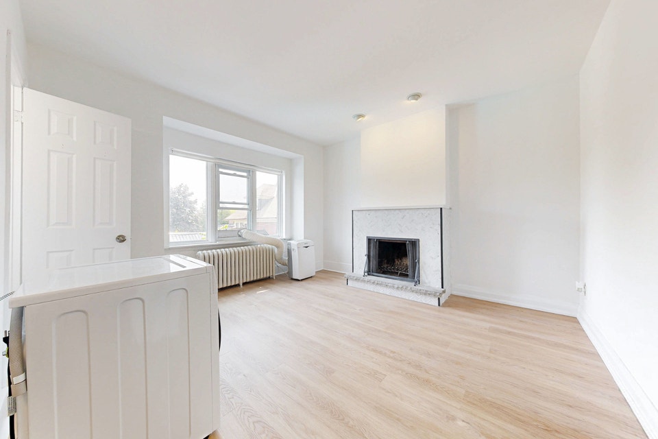 2 BED  1 BATH APARTMENT FOR RENT IN THE BEACHES 5