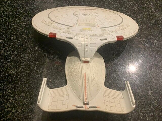 Star Trek Enterprise  Model Assembled -14" x 11" in Arts & Collectibles in City of Halifax