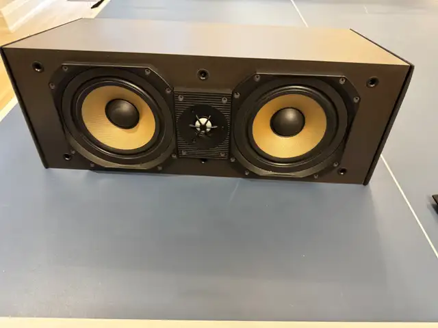 Paradigm Studio 100 V. 2, 2 Floor standing with centre and rear in Speakers in City of Toronto - Image 4