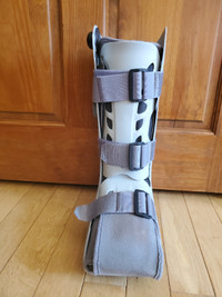 Aircast boot - size large
