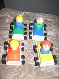 Vintage Fisher Price Little People Play Family 930 Garage Cars