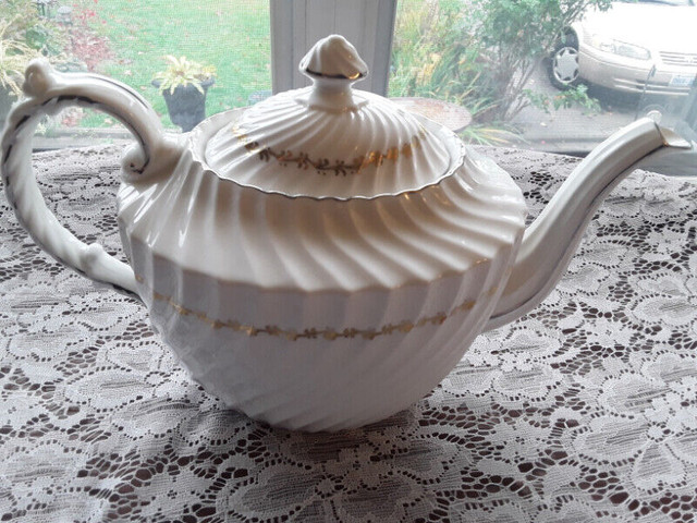 AYNSLEY FINE BONE CHINA TEAPOT - AURORA - ENGLAND in Arts & Collectibles in City of Toronto - Image 4
