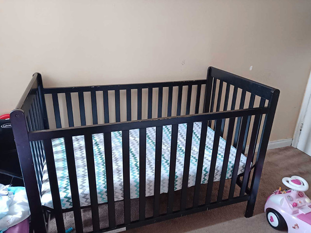 baby crib  in Cribs in Windsor Region