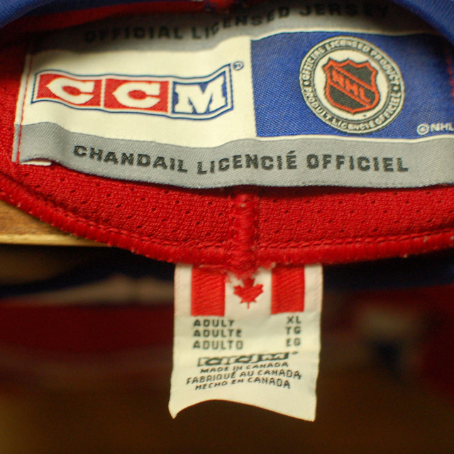 Montreal Canadiens Team Jersey CCM Canada XL Fully Embroidered in Hockey in Sudbury - Image 2