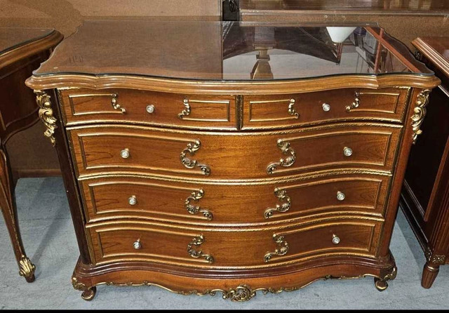 Beautiful Chest Of Drawers in Dressers & Wardrobes in London