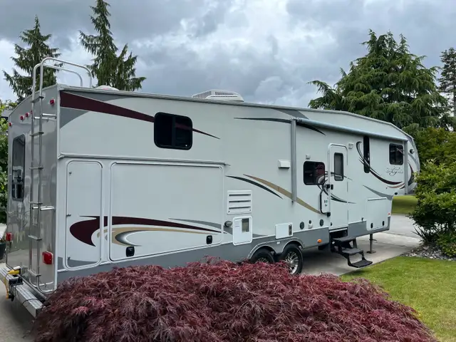 2012 Greystone by Heartland 5th wheel in RVs & Motorhomes in Tricities/Pitt/Maple - Image 4