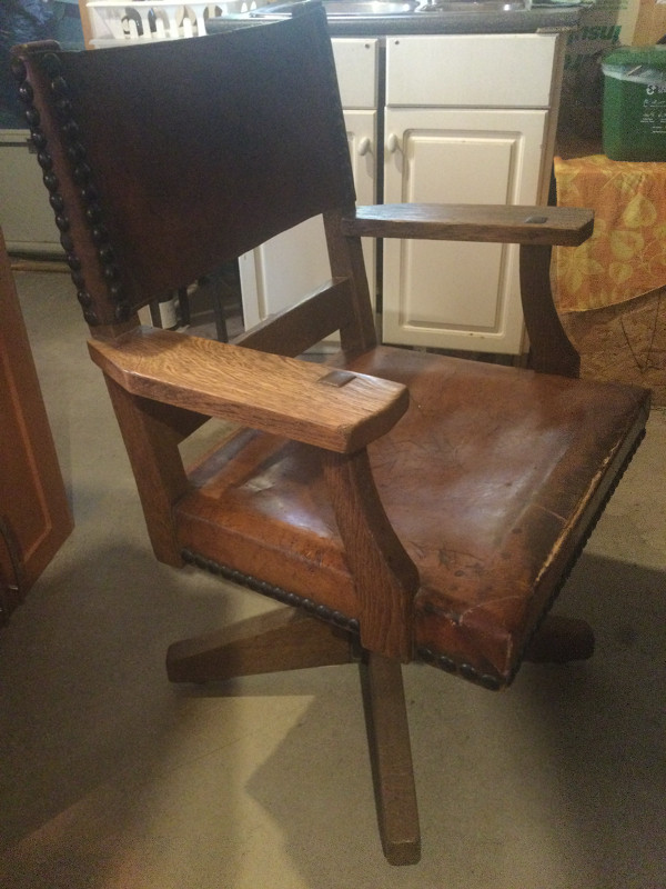 Arts and Crafts Gilson Oak Leather Swivel Office Chair, c.1910 in Arts & Collectibles in Edmonton