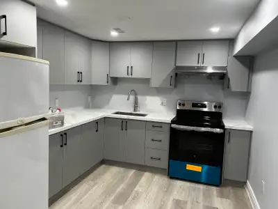 Beautiful 3 bedroom and 2 Full washroom legal Basement apartment for rent in Brampton. Separate Entr...