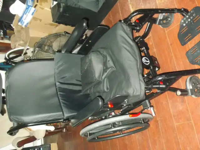 Wheel Chair64335578507523120