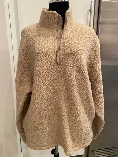 Men's Old Navy Sherpa fleece size M with side pockets (like new), View more