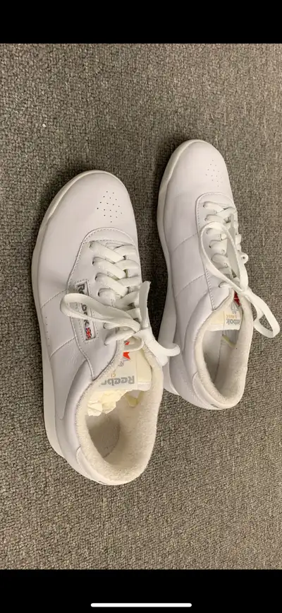 NEVER WORN! REEBOK LEATHER RUNNING SHOES-SIZE 9-BRAND NEW!, View more