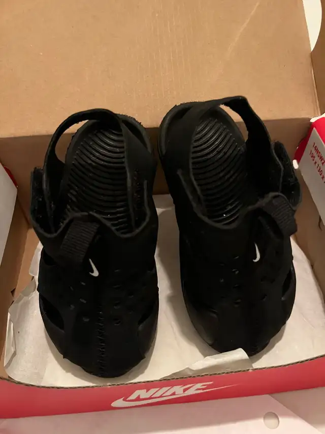 Nike Sunray Sandals in Kids & Youth in Markham / York Region - Image 4