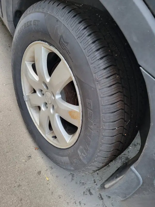 Kia Sorento summer rims and tires in Tires & Rims in Regina - Image 2