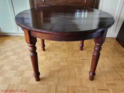 Beautiful dark brown wooden round table with 2 extra leaves from Pottery Barn. Solid wood. Sturdy le...